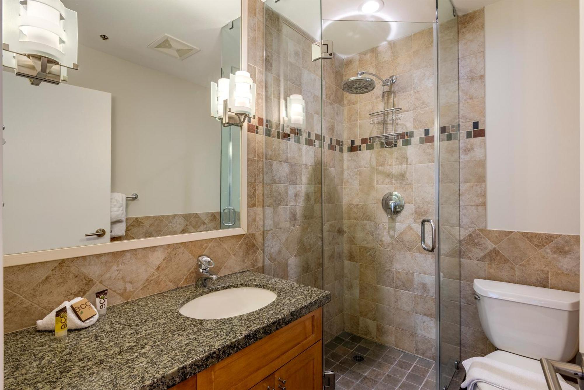 Renovated In Out 2 Bedroom 1 Bedroom Enclosed Loft * Whistler