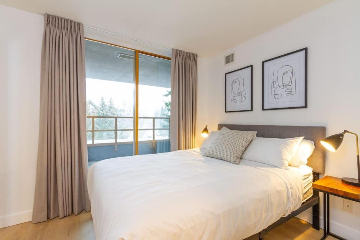 Holiday home Renovated 2Bed-2Bath In Village With Pool, Hot Tub, And Sauna Whistler
