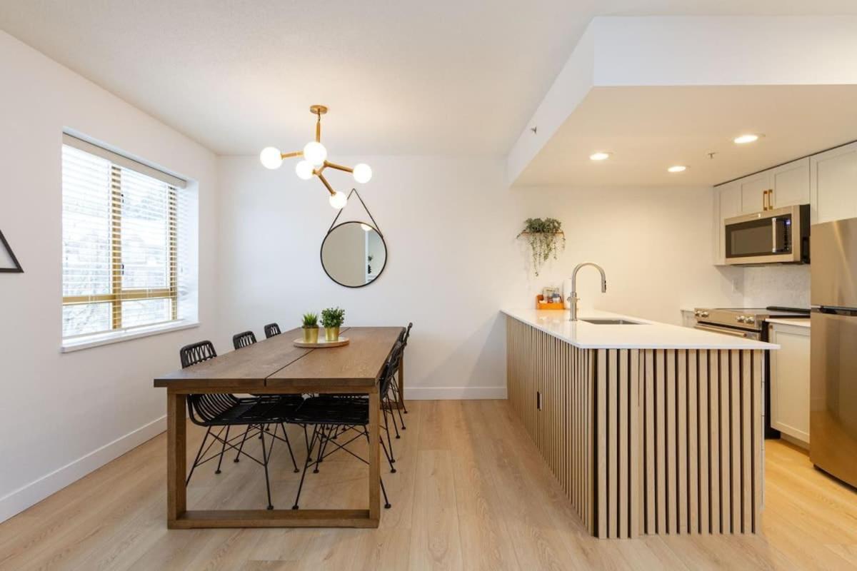 Renovated 2Bed-2Bath In Village With Pool, Hot Tub, And Sauna