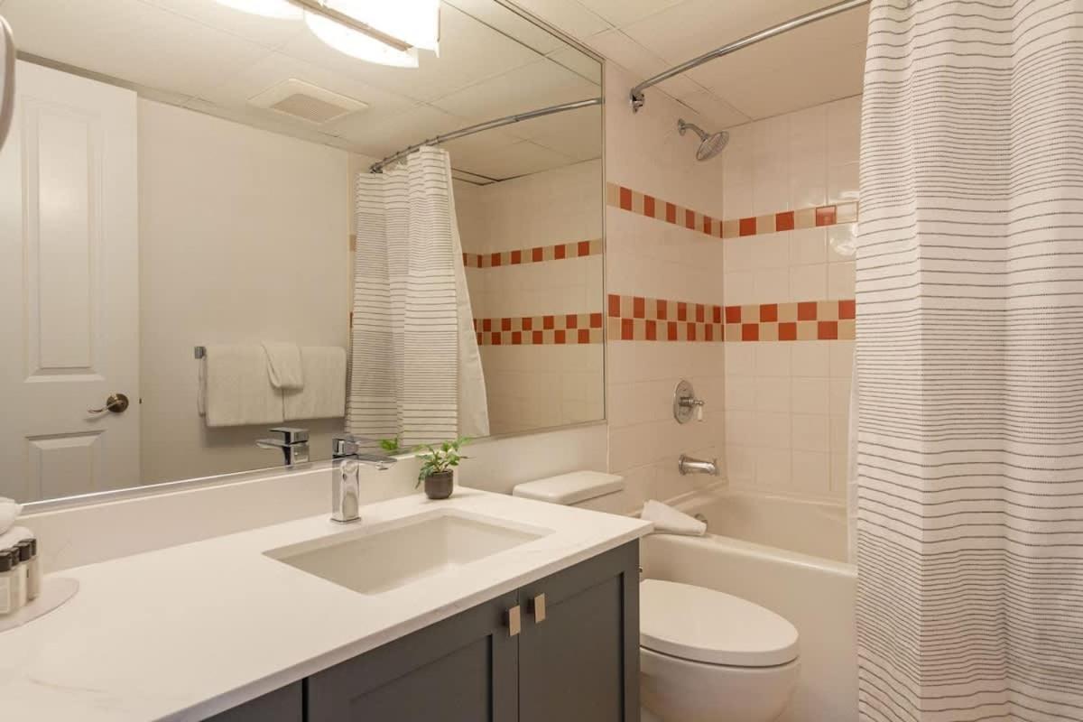 Renovated 2Bed-2Bath In Village With Pool, Hot Tub, And Sauna Holiday home
