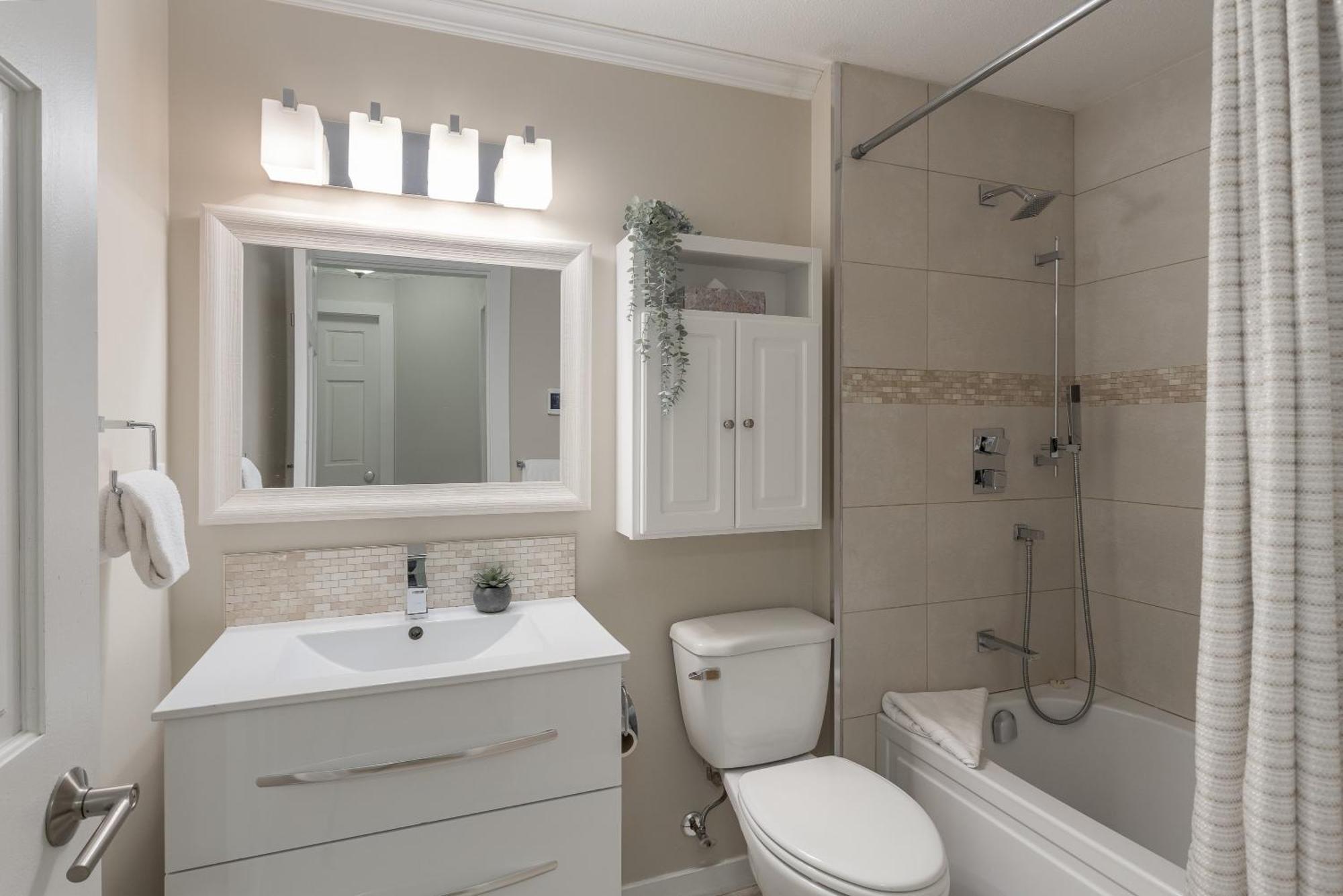 1br Village Location With Pool And Hot Tub By Harmony * Whistler