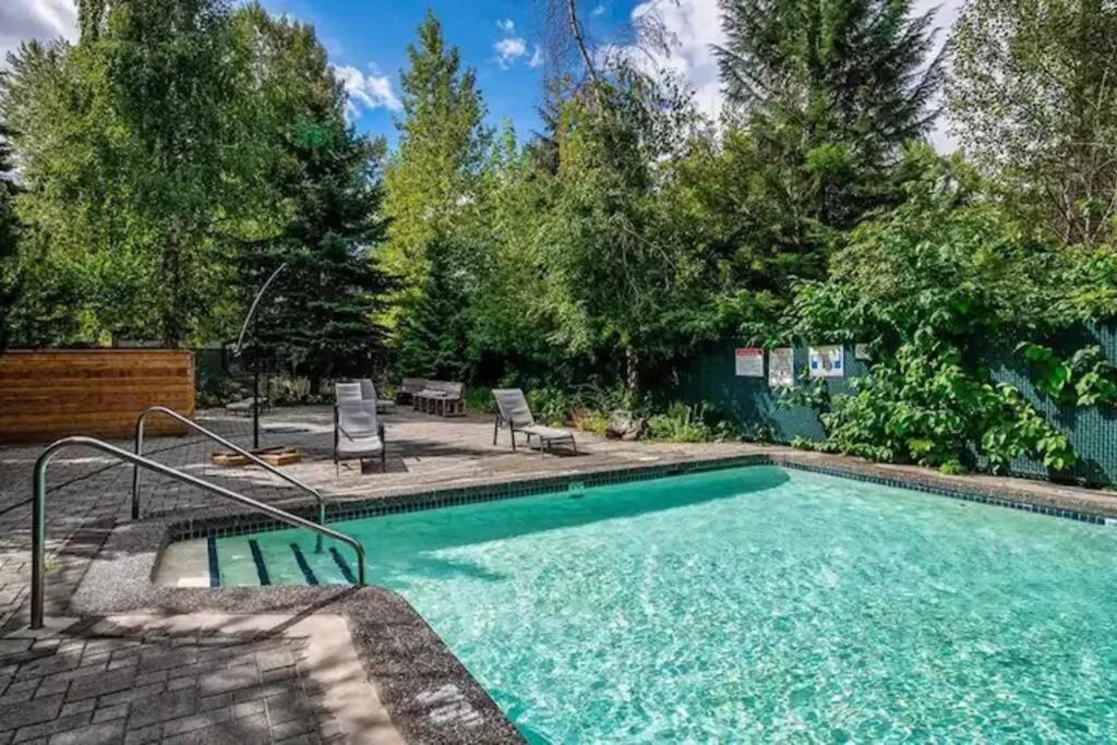 Powder & Pines Luxury * Whistler