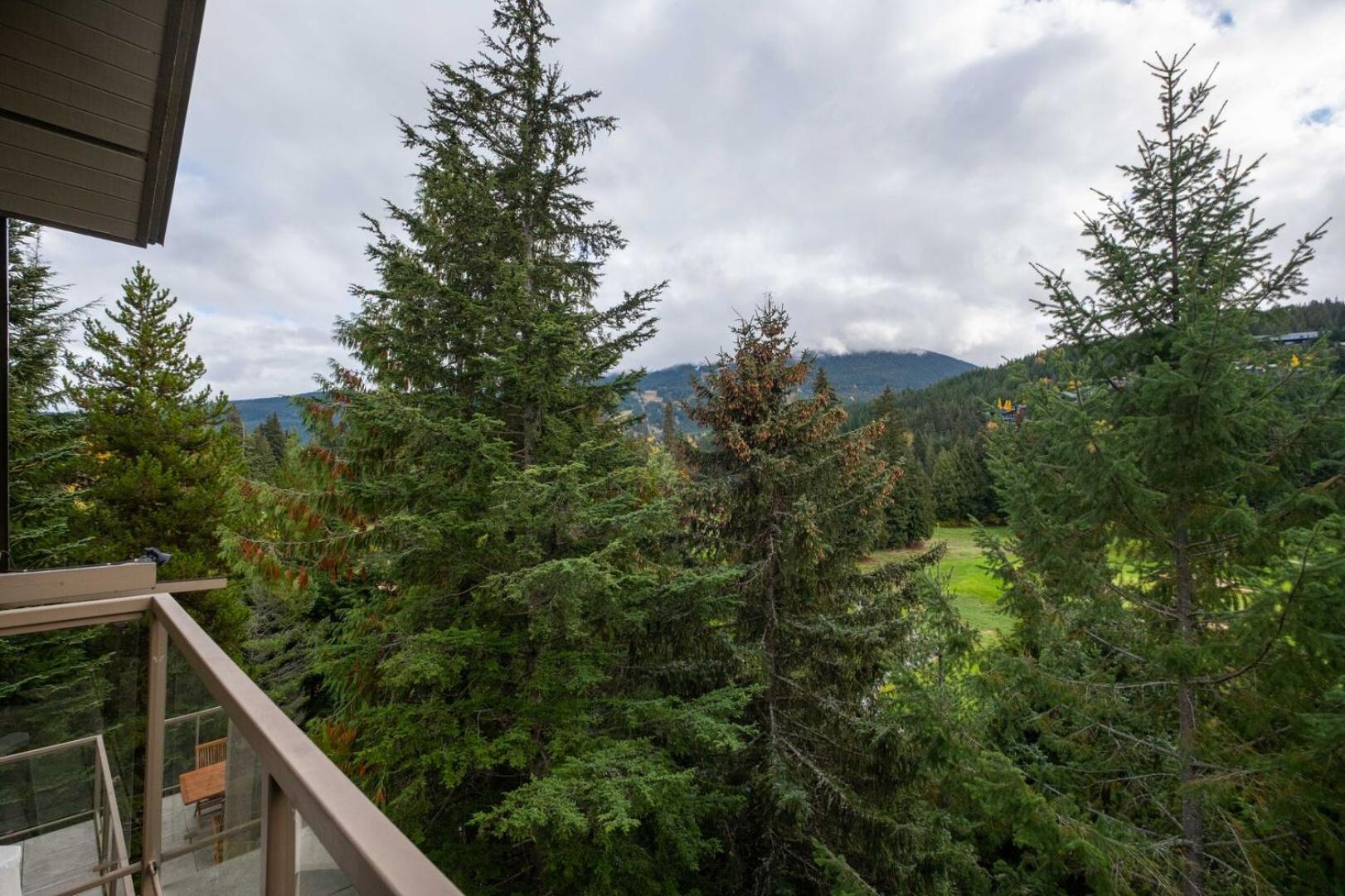 Chalet Nighthawk Lane By Outpost