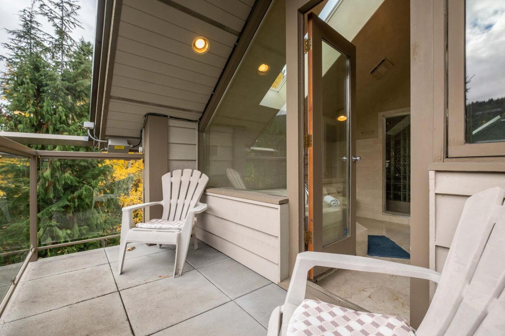 Chalet Nighthawk Lane By Outpost