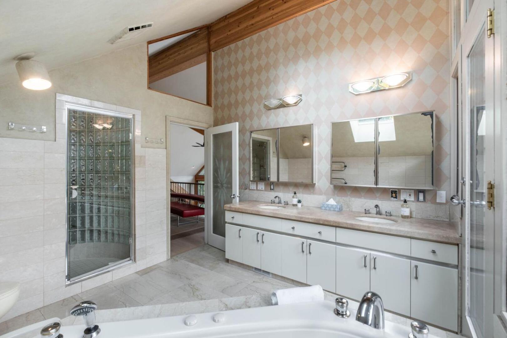 Chalet Nighthawk Lane By Outpost