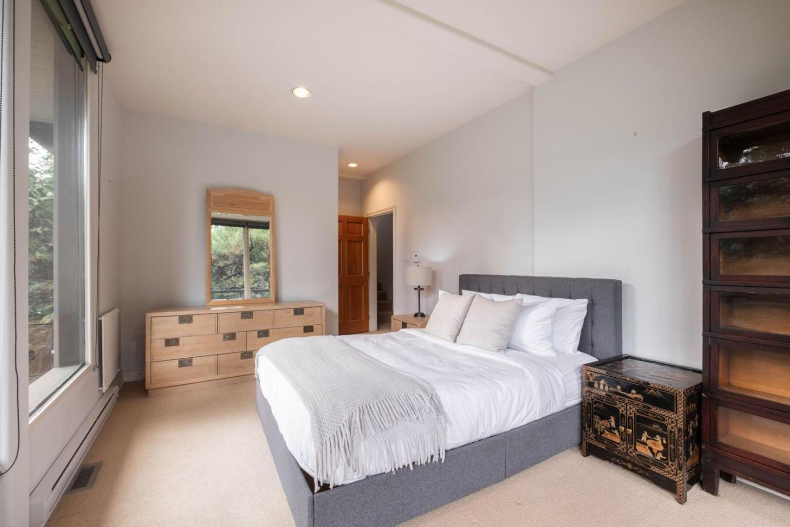 Nighthawk Lane By Outpost Chalet *