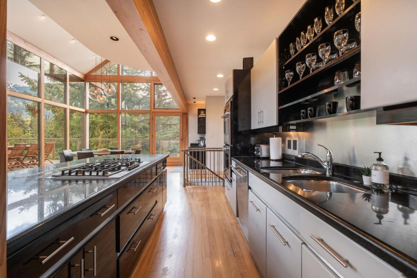 Chalet Nighthawk Lane By Outpost