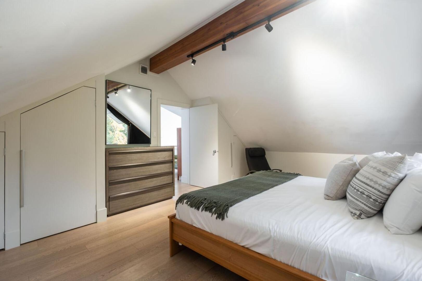 Chalet Nighthawk Lane By Outpost