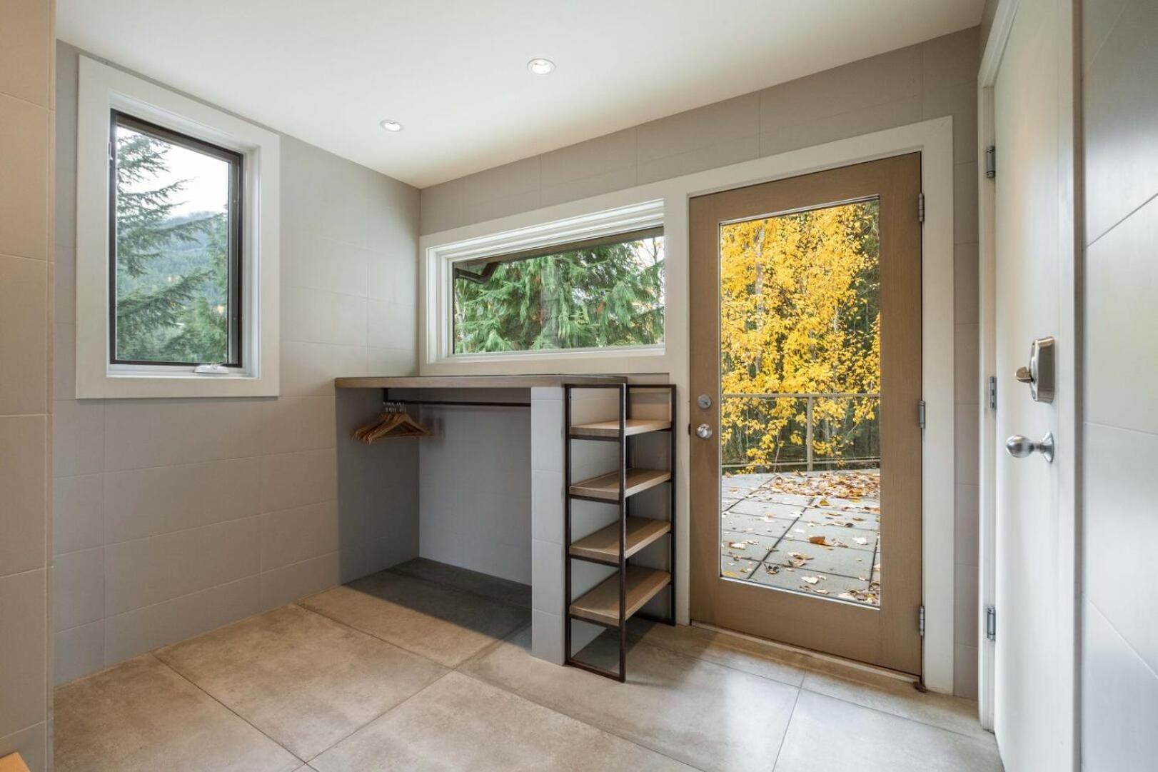 Chalet Nighthawk Lane By Outpost *