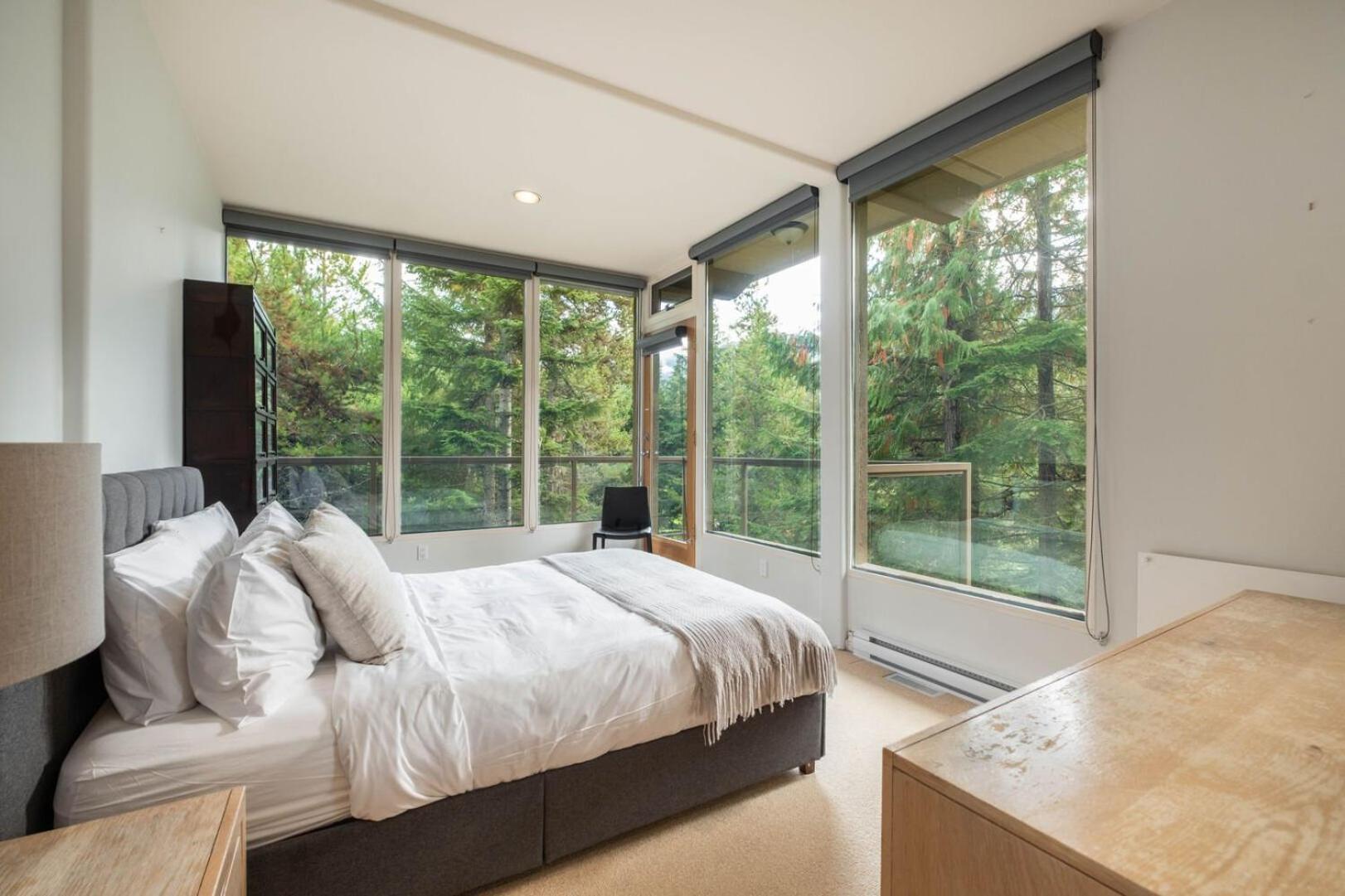 Chalet Nighthawk Lane By Outpost