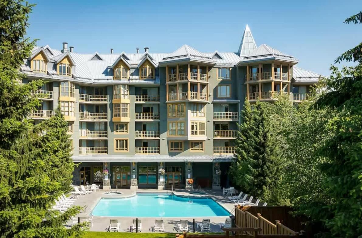 Renovated 1Bed-1Bath In Village With Pool, Hot Tub, And Sauna Holiday home
