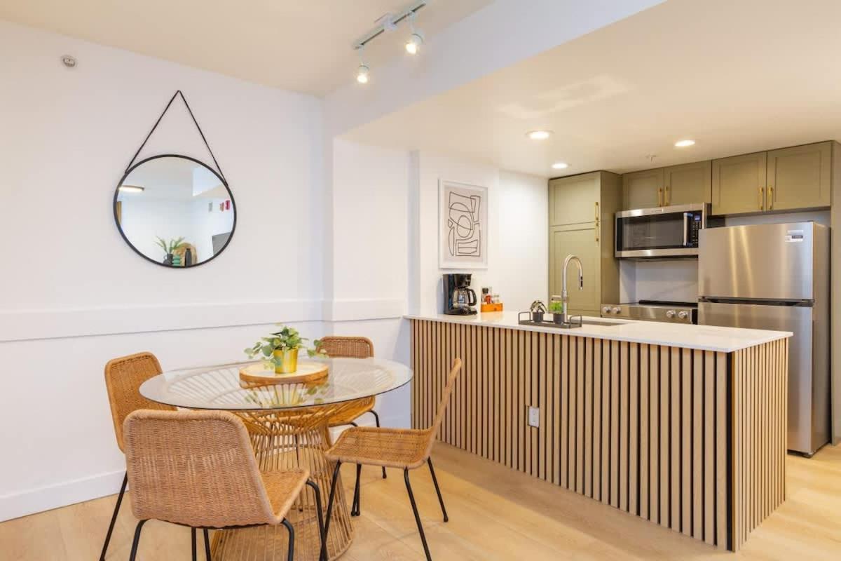 Renovated 1Bed-1Bath In Village With Pool, Hot Tub, And Sauna Holiday home *