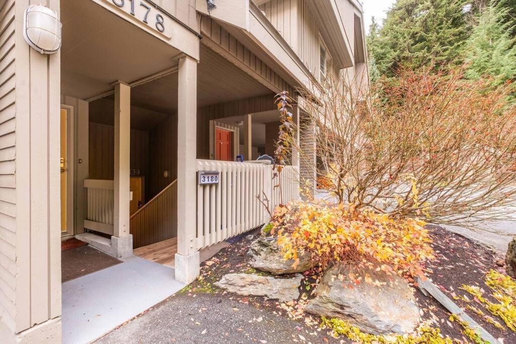 Blueberry Hill Estates 3180 By Outpost