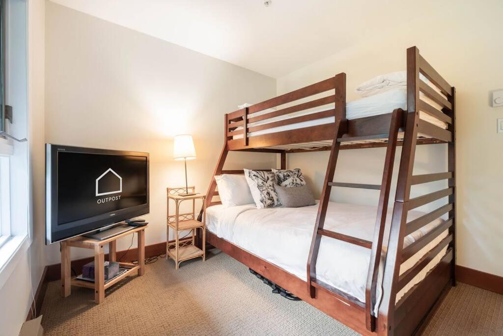 Blueberry Hill Estates 3180 By Outpost