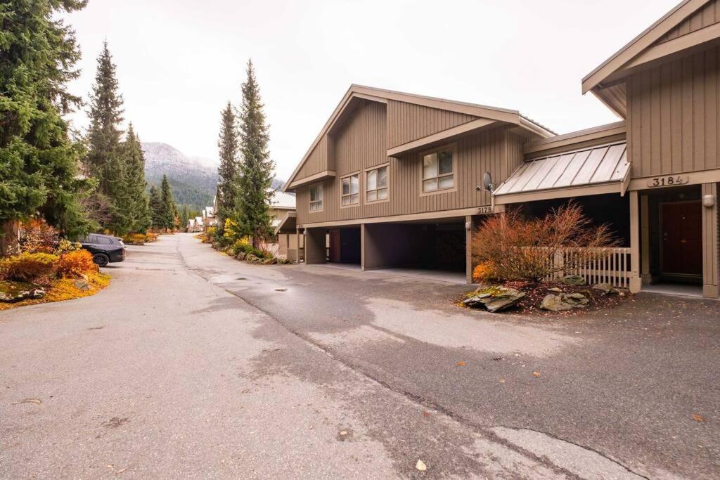 Blueberry Hill Estates 3180 By Outpost *