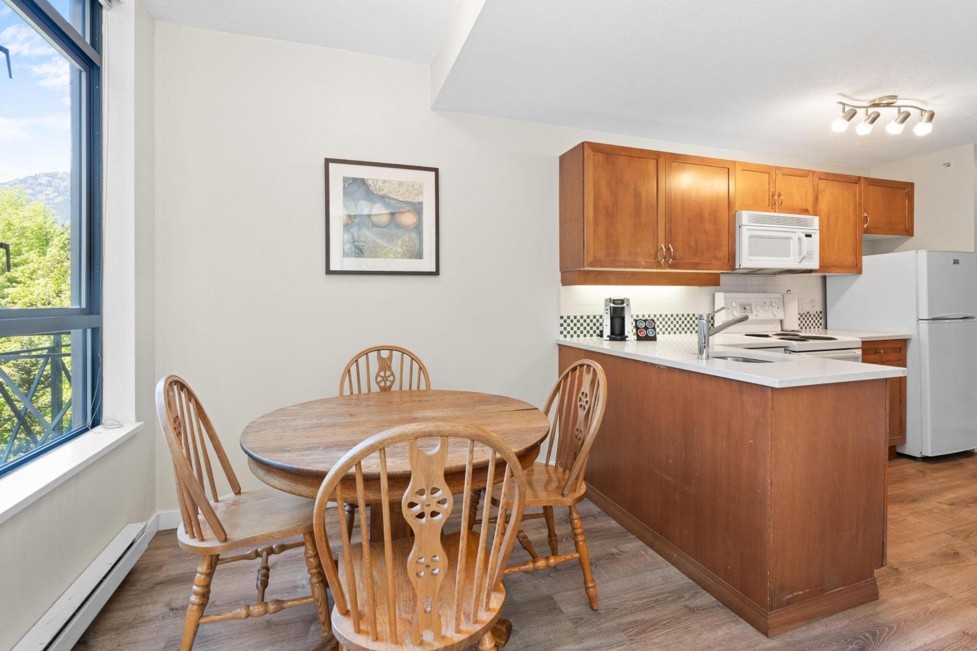 Alpenglow Bear Wonder One Bedroom By Mva Holiday home Whistler