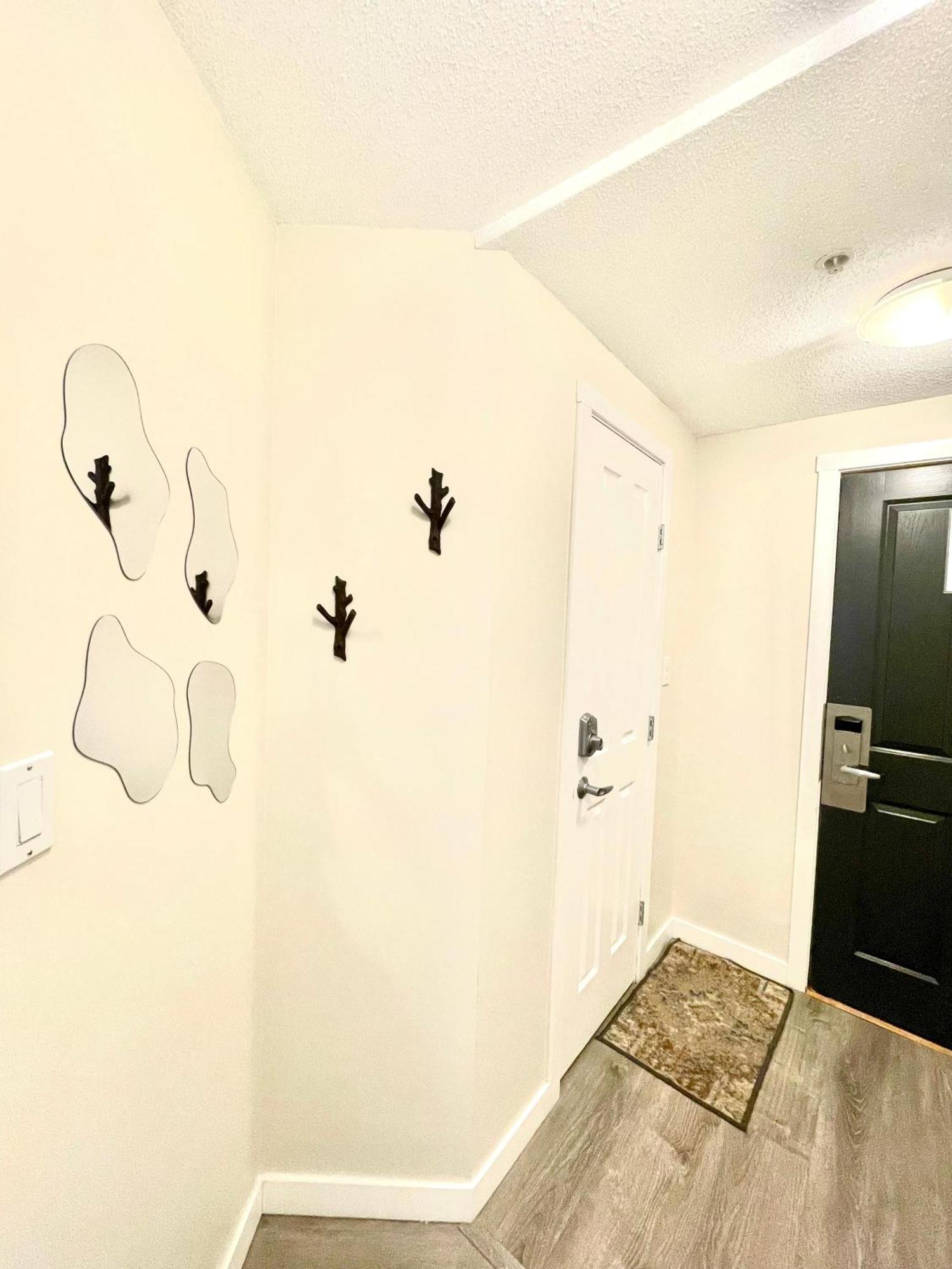 Alpenglow Bear Wonder One Bedroom By Mva Holiday home Whistler