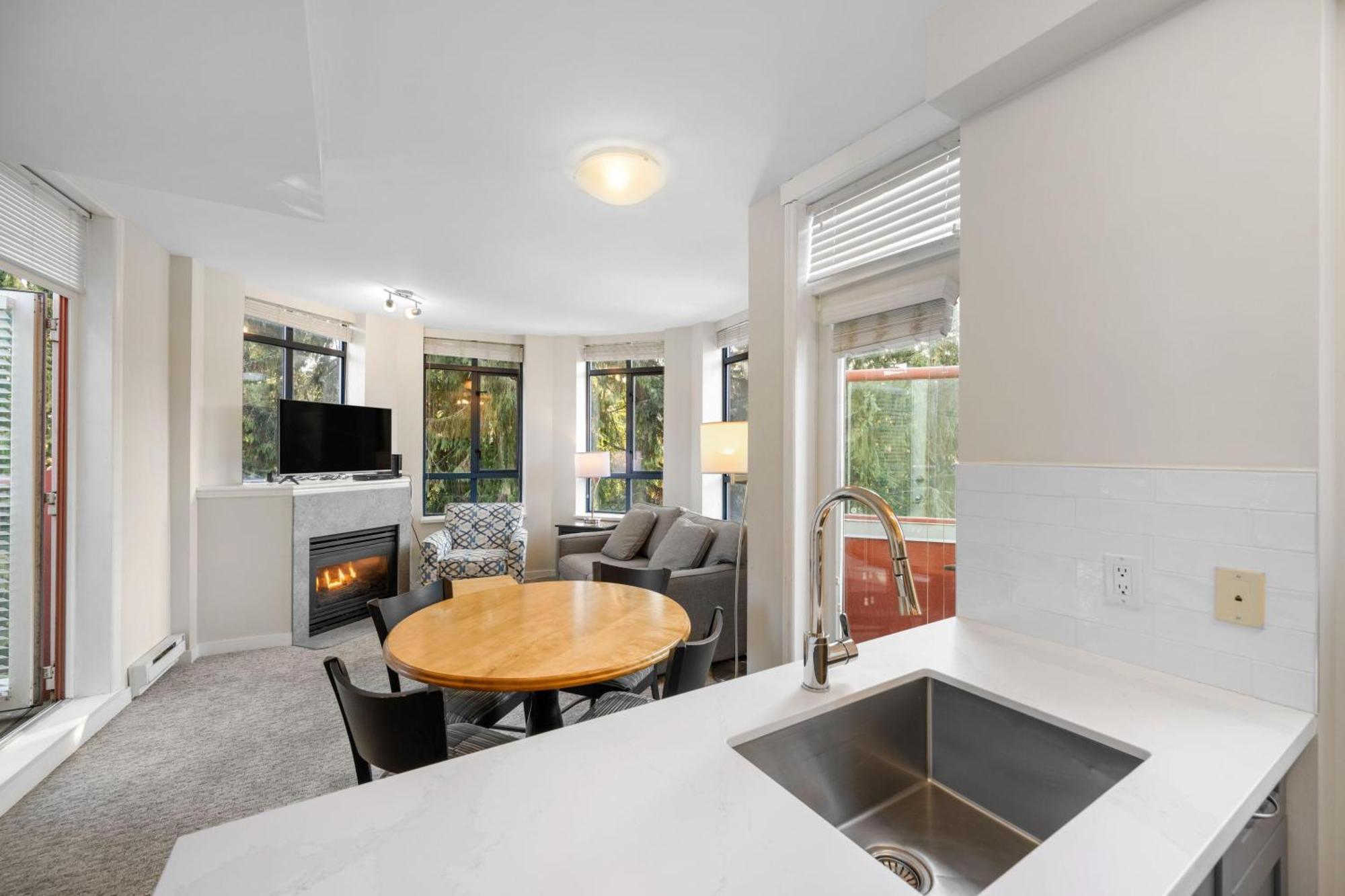 Alpenglow Two Bedroom With Private Hot Tub By Mva