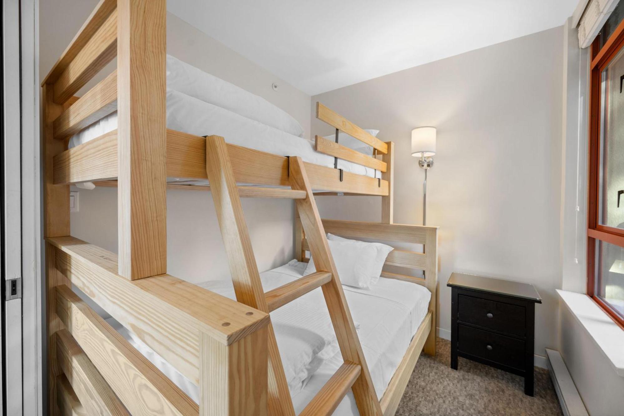 Alpenglow Two Bedroom With Private Hot Tub By Mva *