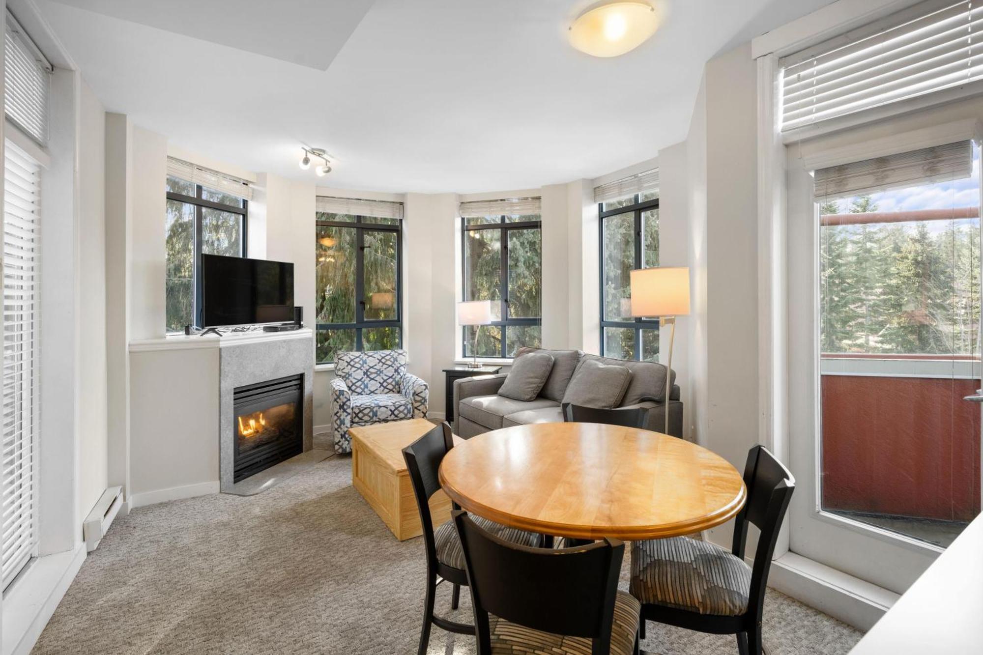 Alpenglow Two Bedroom With Private Hot Tub By Mva Apartment