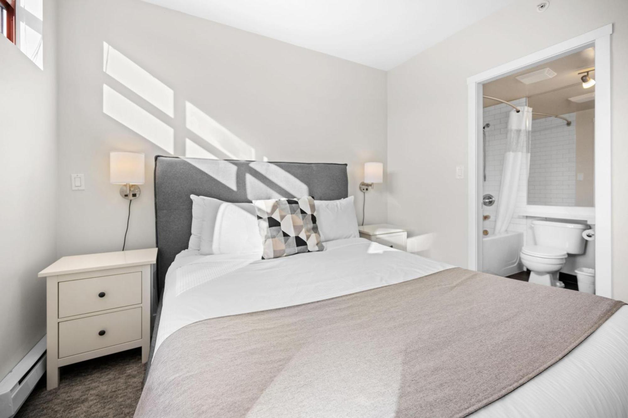 Alpenglow Two Bedroom With Private Hot Tub By Mva