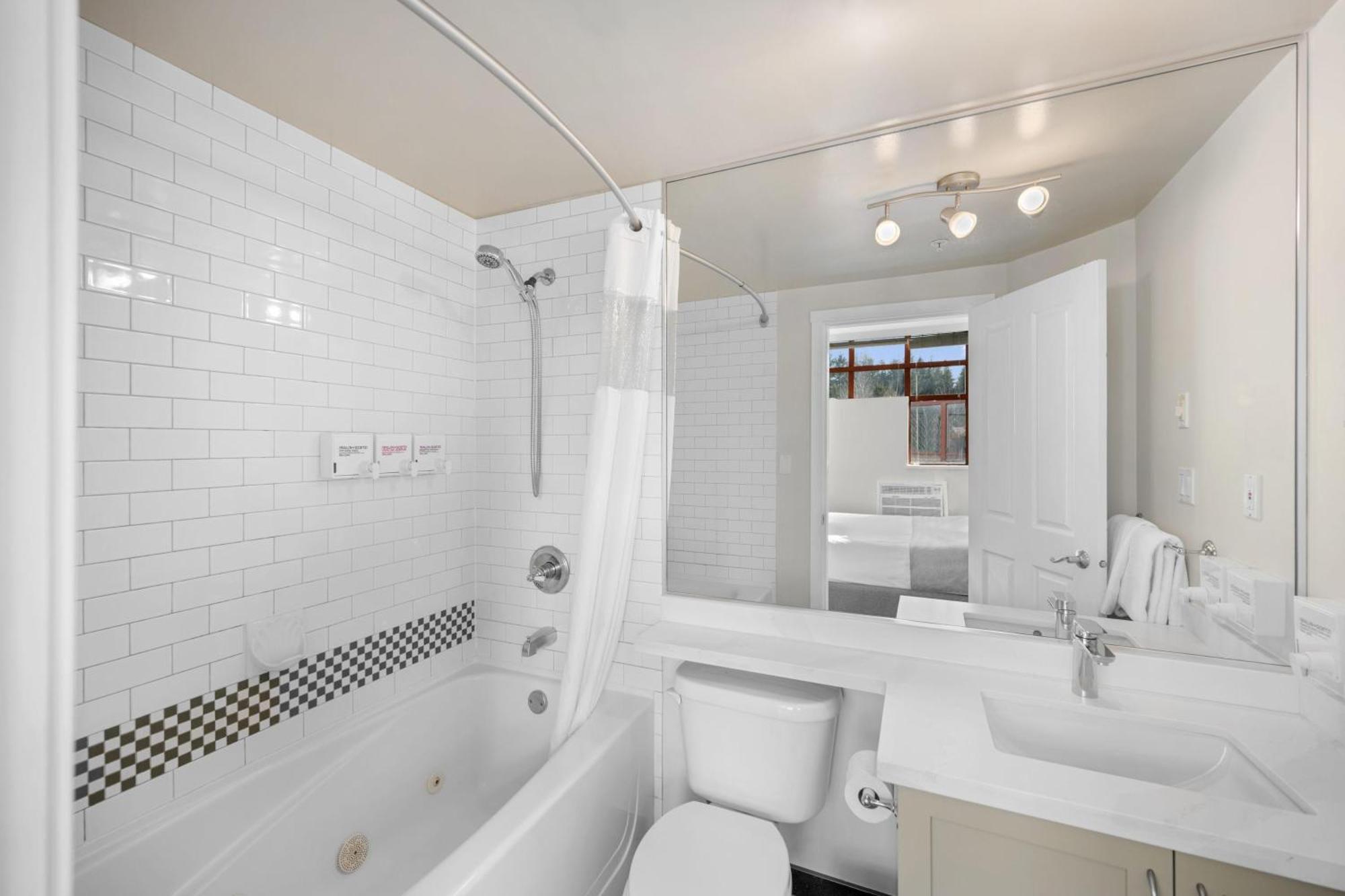 Apartment Alpenglow Two Bedroom With Private Hot Tub By Mva