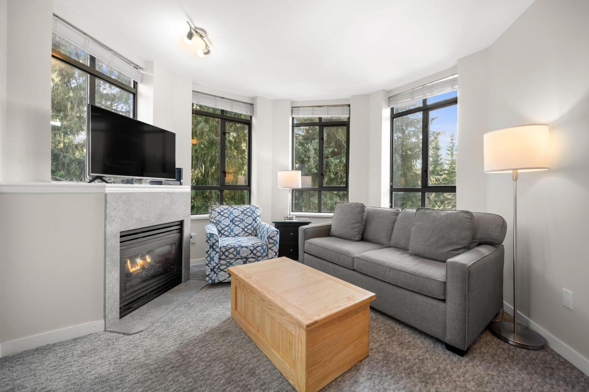 Alpenglow Two Bedroom With Private Hot Tub By Mva Apartment