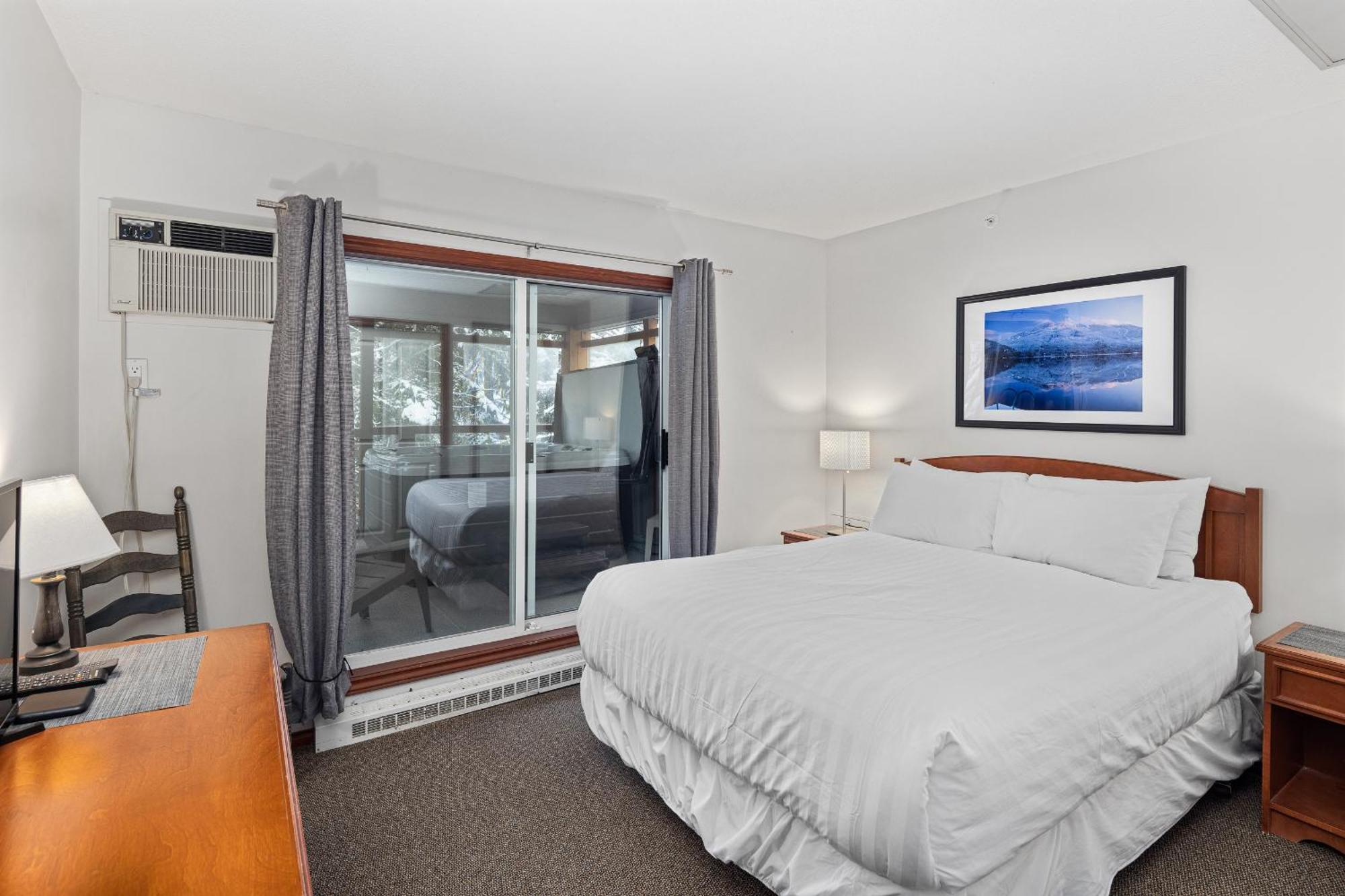 Apartment Glaciers Reach By Allseason Vacation