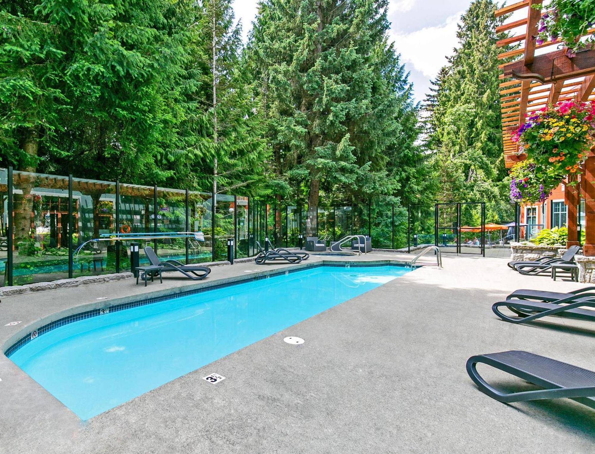 Apartment Alpenglow Large With Dedicated Work Space By Mva Whistler