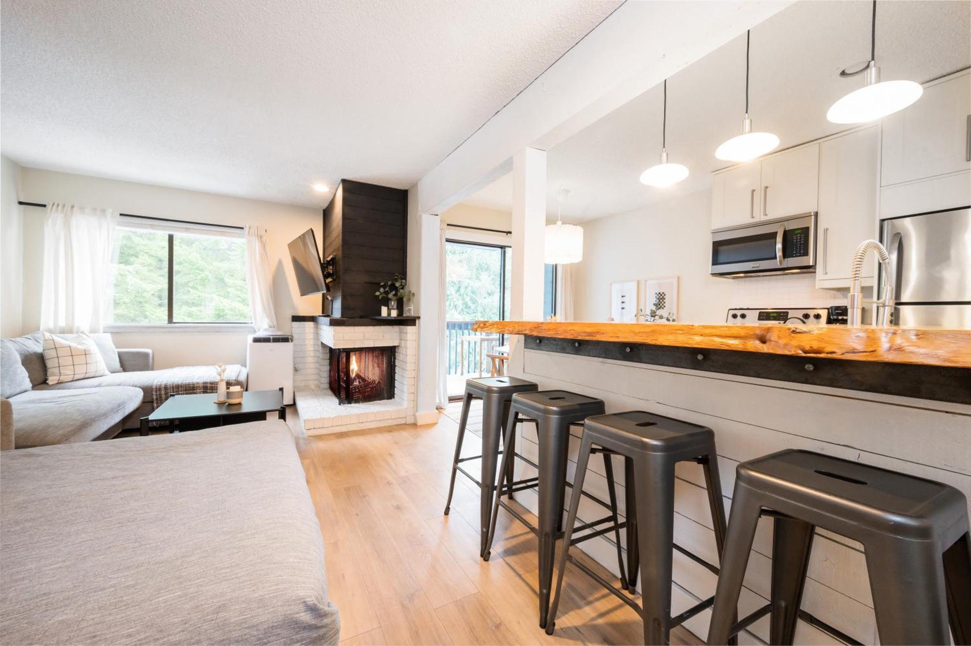 Creekside Oasis 4 Beds Pool And Hot Tub Apartment *