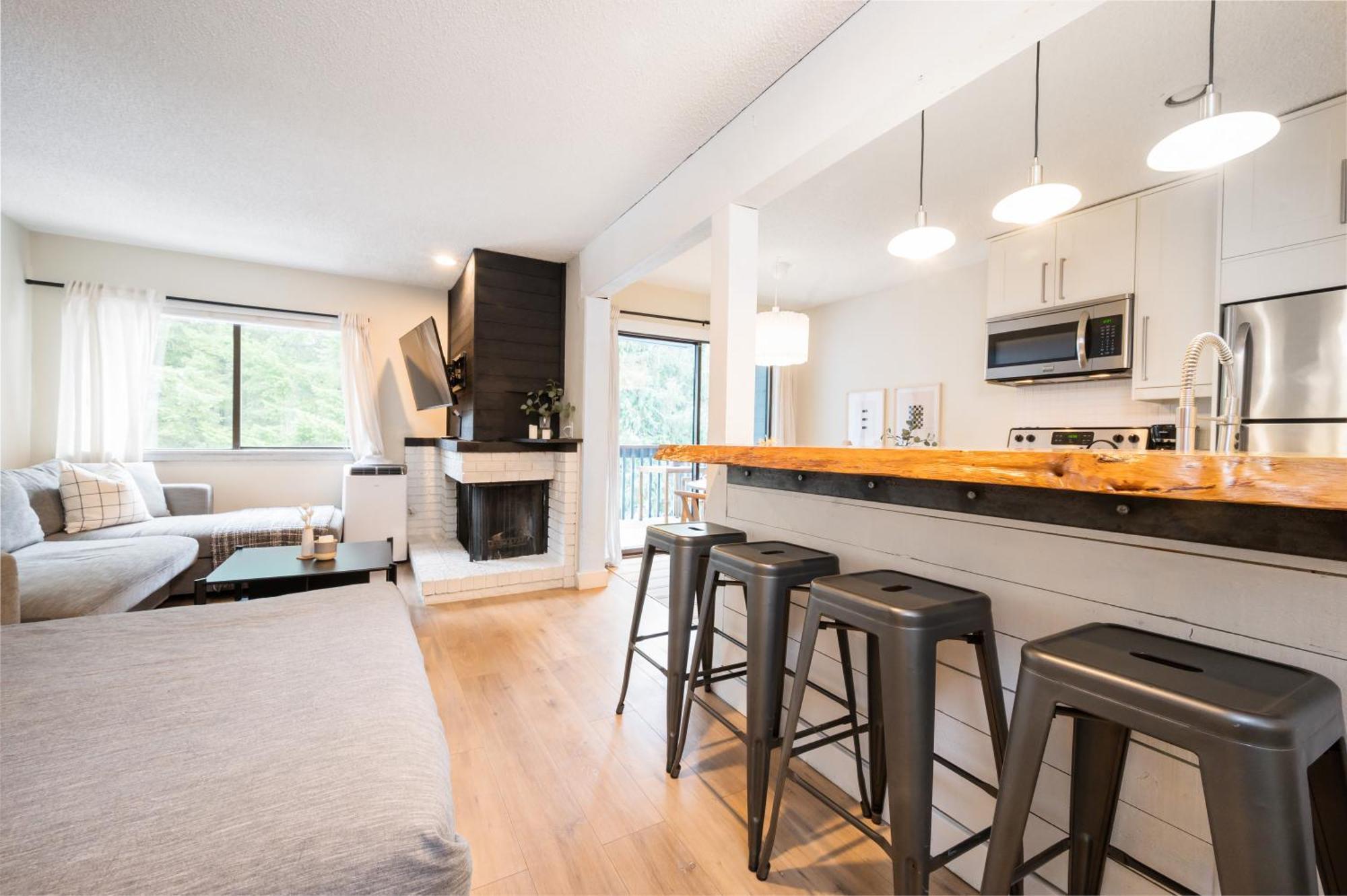 Creekside Oasis 4 Beds Pool And Hot Tub Apartment Whistler