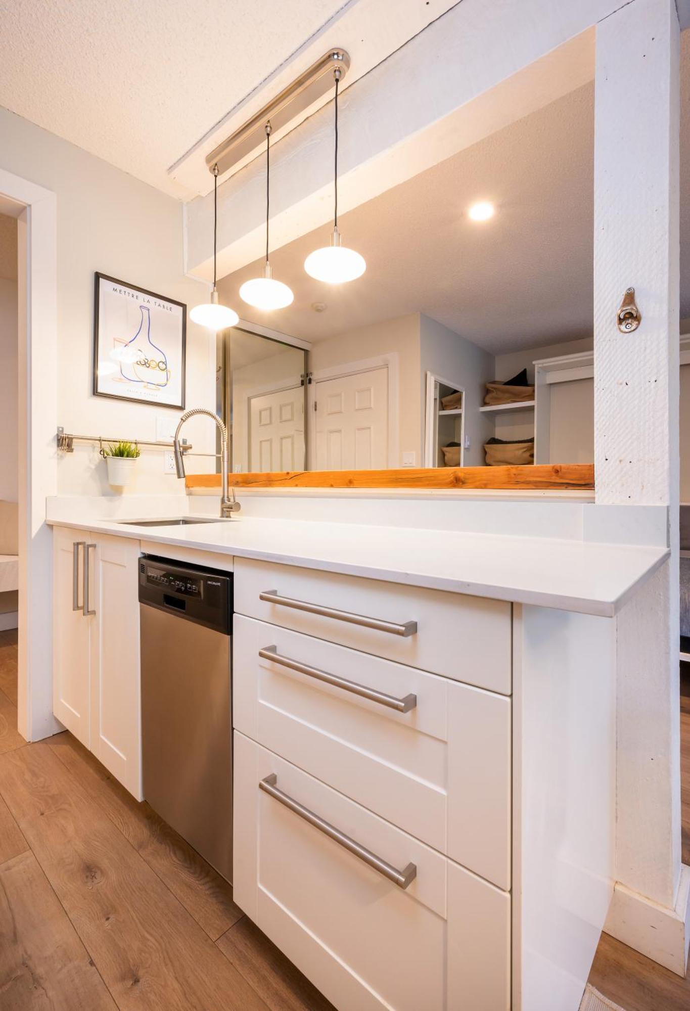 Creekside Oasis 4 Beds Pool And Hot Tub Whistler