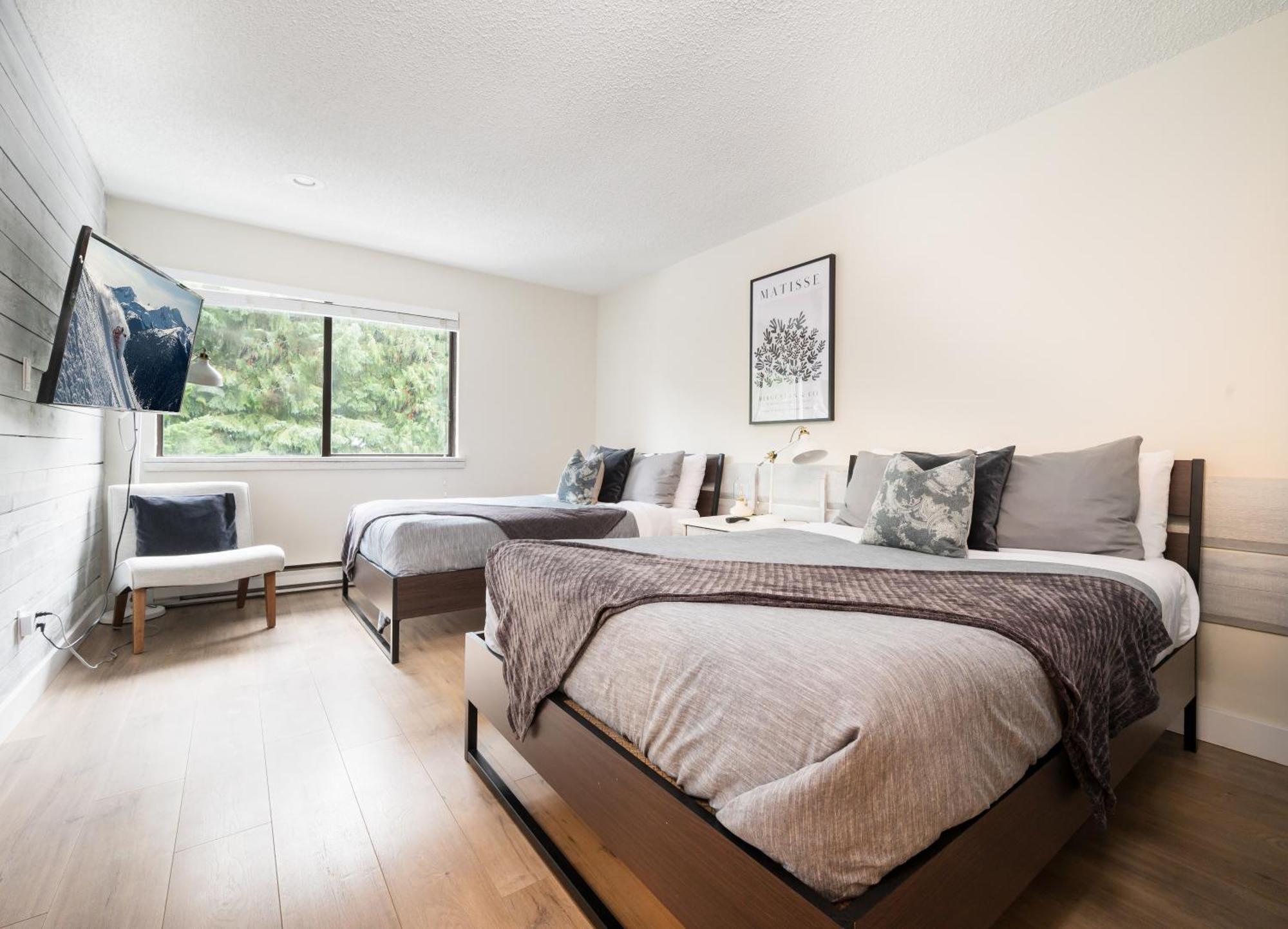 Creekside Oasis 4 Beds Pool And Hot Tub * Whistler