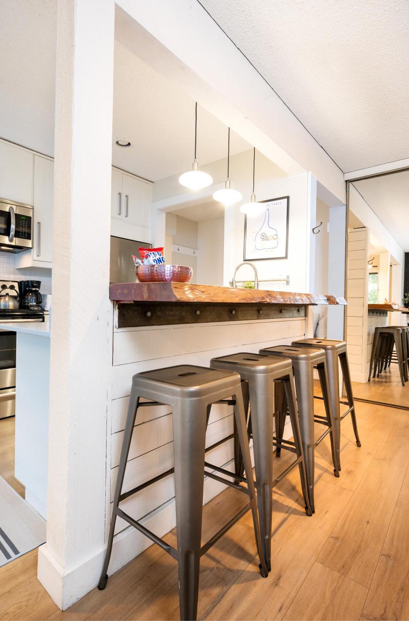 Creekside Oasis 4 Beds Pool And Hot Tub Whistler