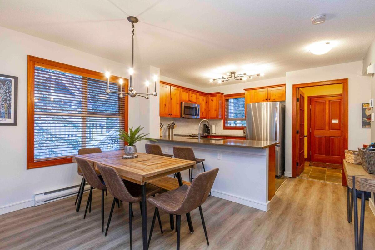 Holiday home Stunning 3 Bed Townhome Near Lifts Free Shuttle Shared Hot Tub