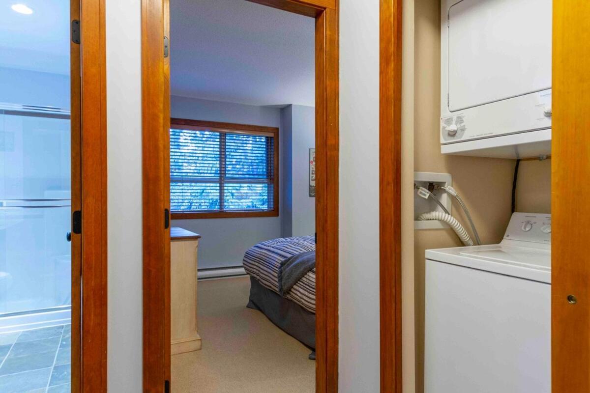 Stunning 3 Bed Townhome Near Lifts Free Shuttle Shared Hot Tub Holiday home *