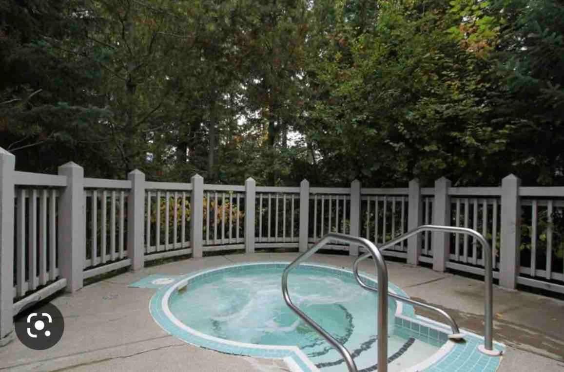 Holiday home Stunning 3 Bed Townhome Near Lifts Free Shuttle Shared Hot Tub *