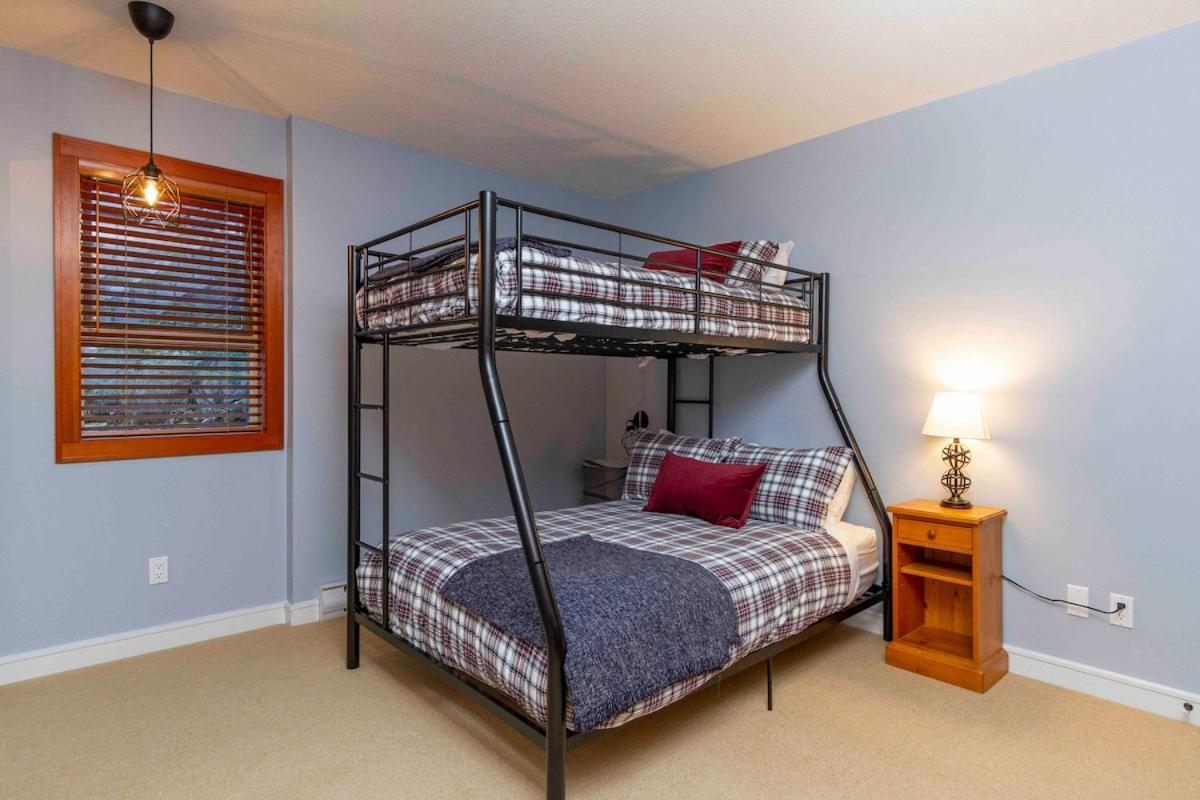 Stunning 3 Bed Townhome Near Lifts Free Shuttle Shared Hot Tub *