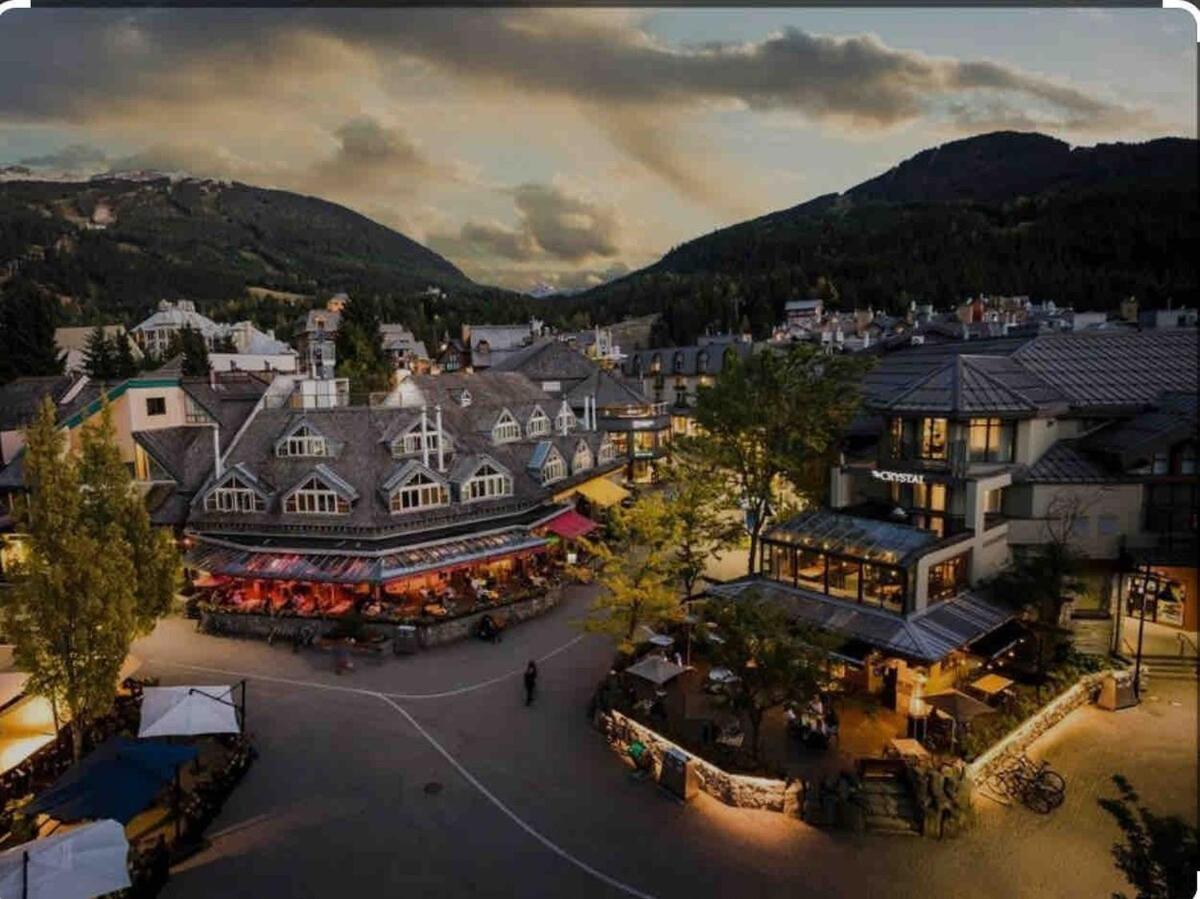 Stunning 3 Bed Townhome Near Lifts Free Shuttle Shared Hot Tub Whistler