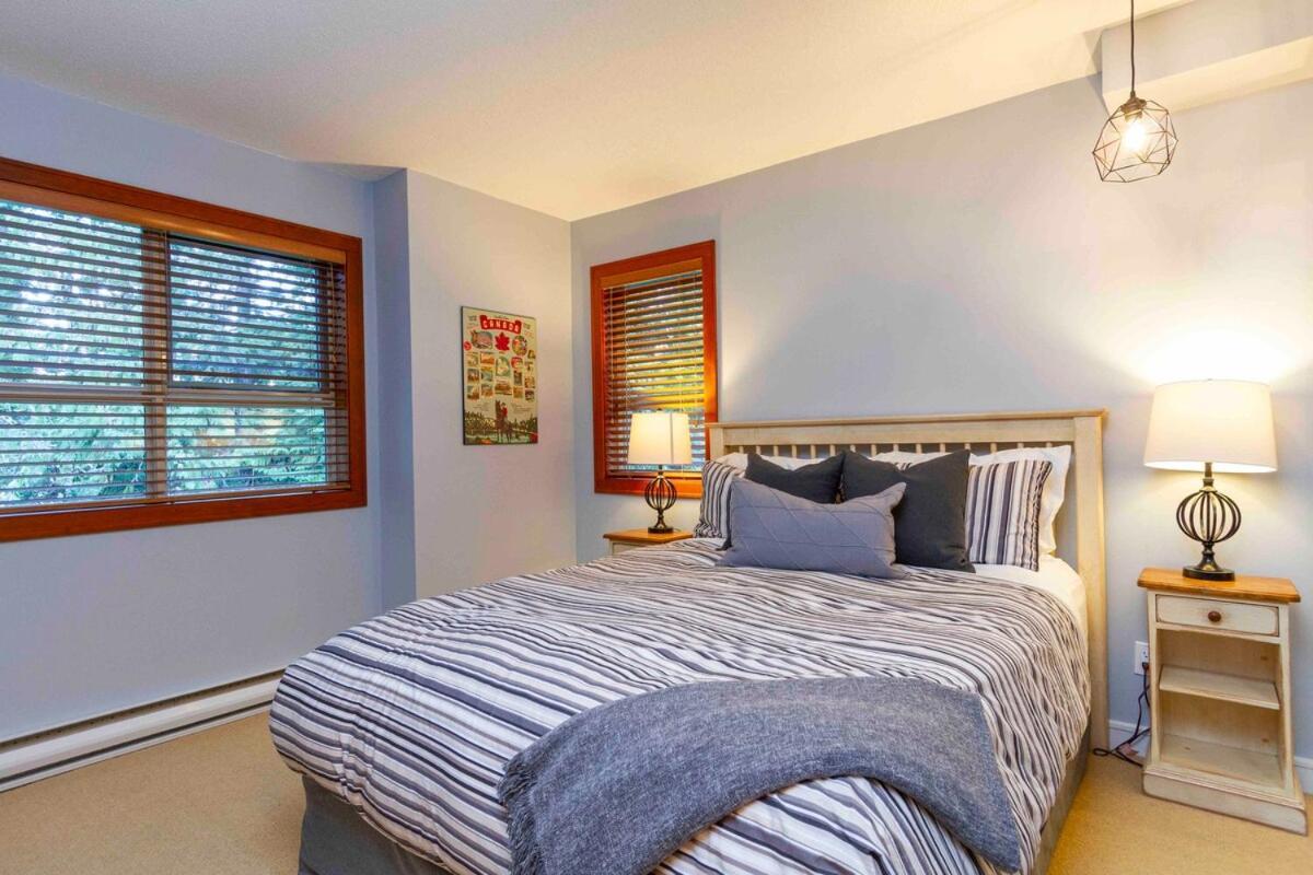 Stunning 3 Bed Townhome Near Lifts Free Shuttle Shared Hot Tub