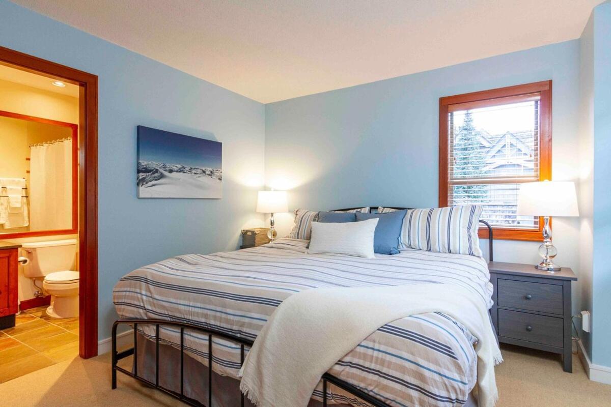 Stunning 3 Bed Townhome Near Lifts Free Shuttle Shared Hot Tub *