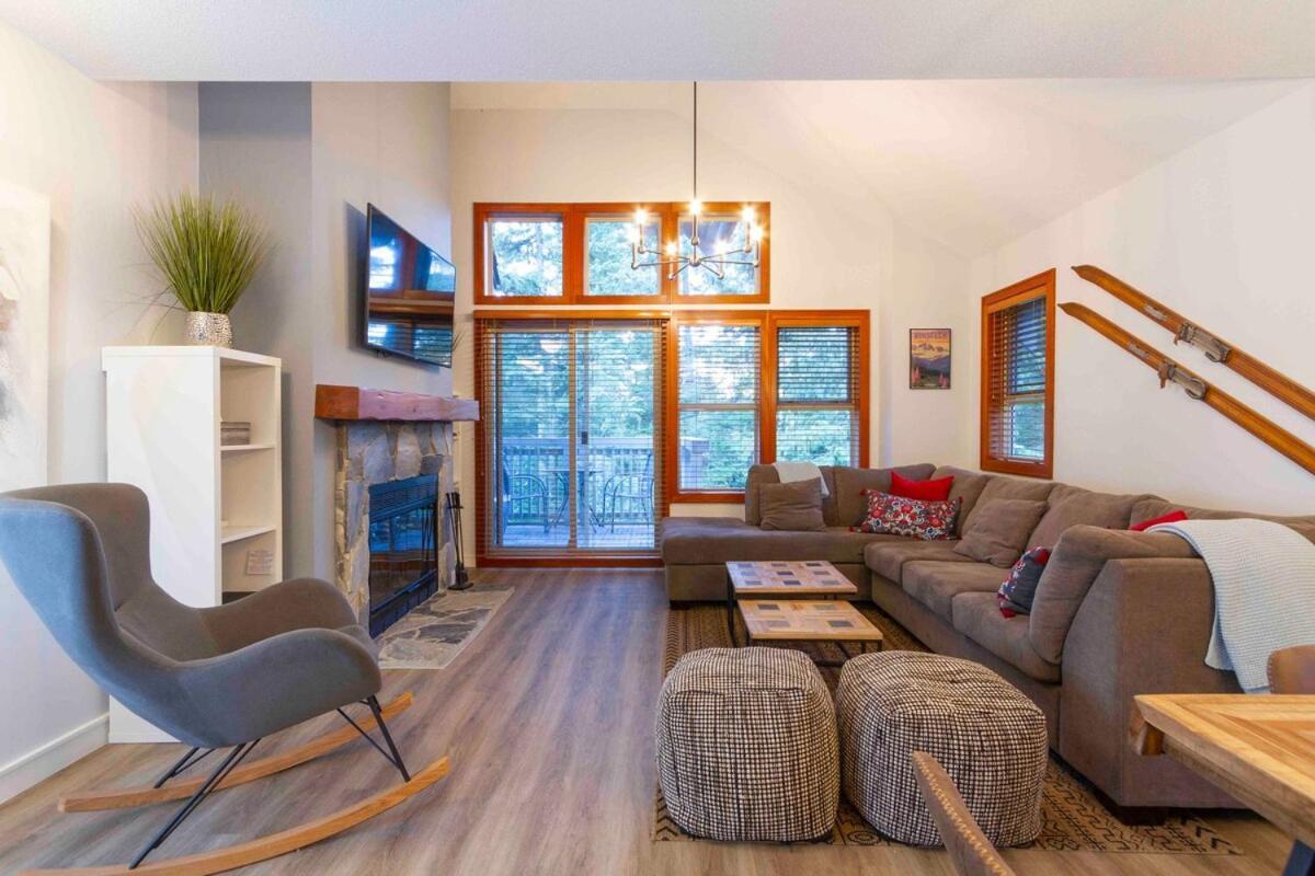 Holiday home Stunning 3 Bed Townhome Near Lifts Free Shuttle Shared Hot Tub Whistler