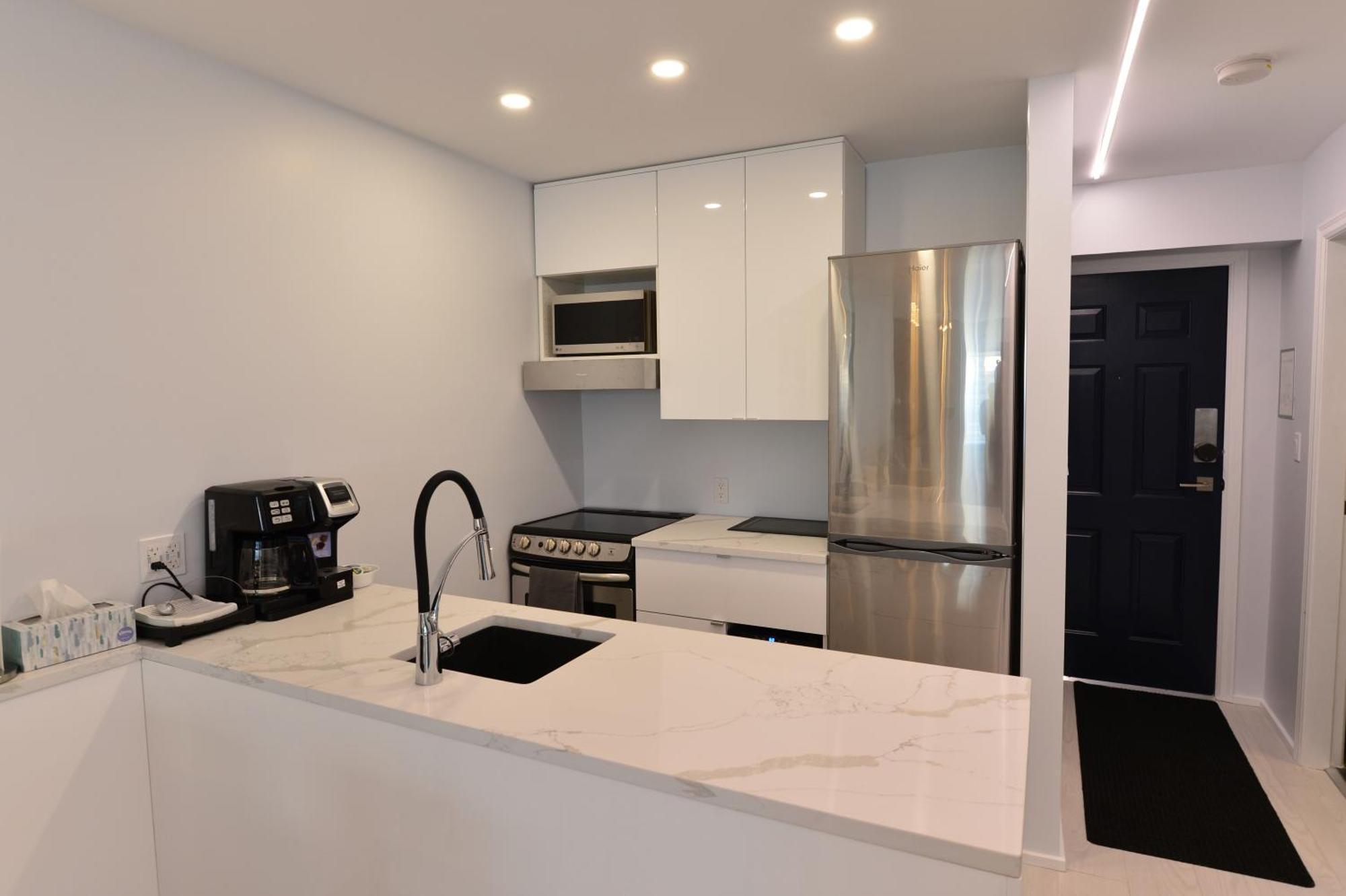 Apartment Upscale Modern *
