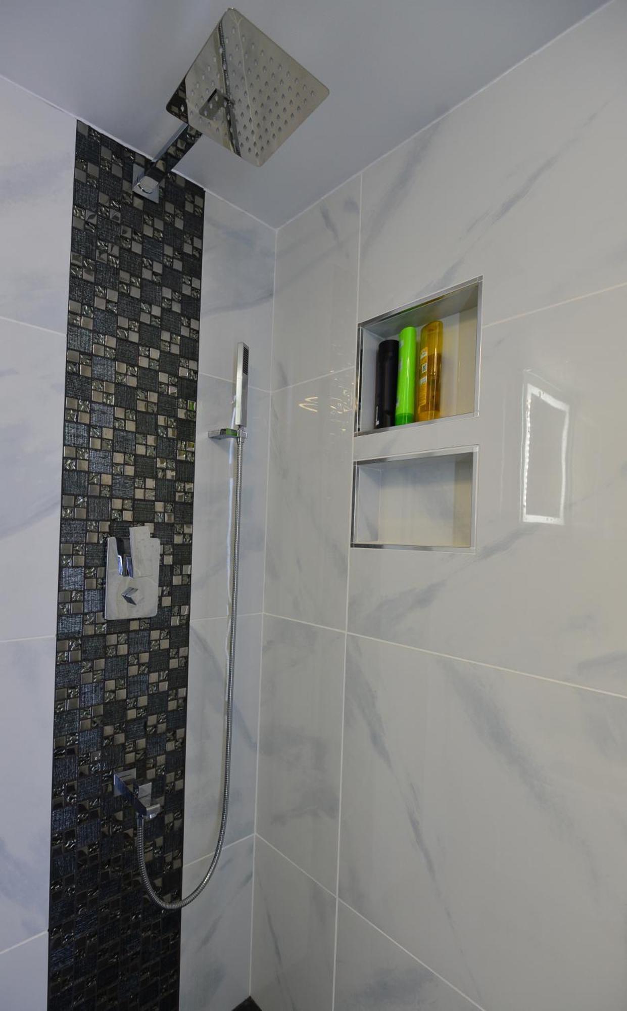 Upscale Modern Apartment