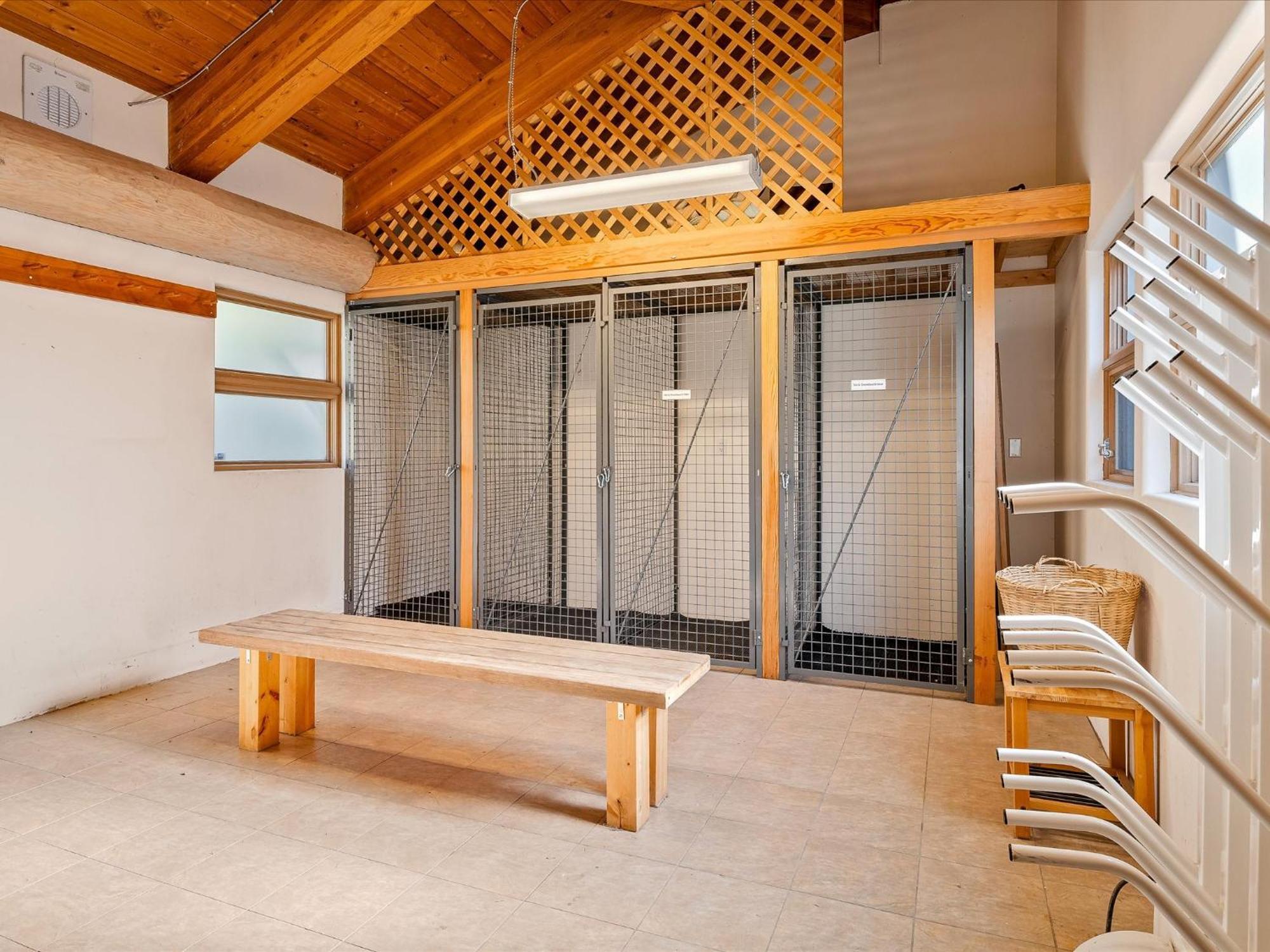 New Listing Unique Luxury 6 Bedroom Including 4 Bedrooms And Beautiful 2 Bedroom Whistler