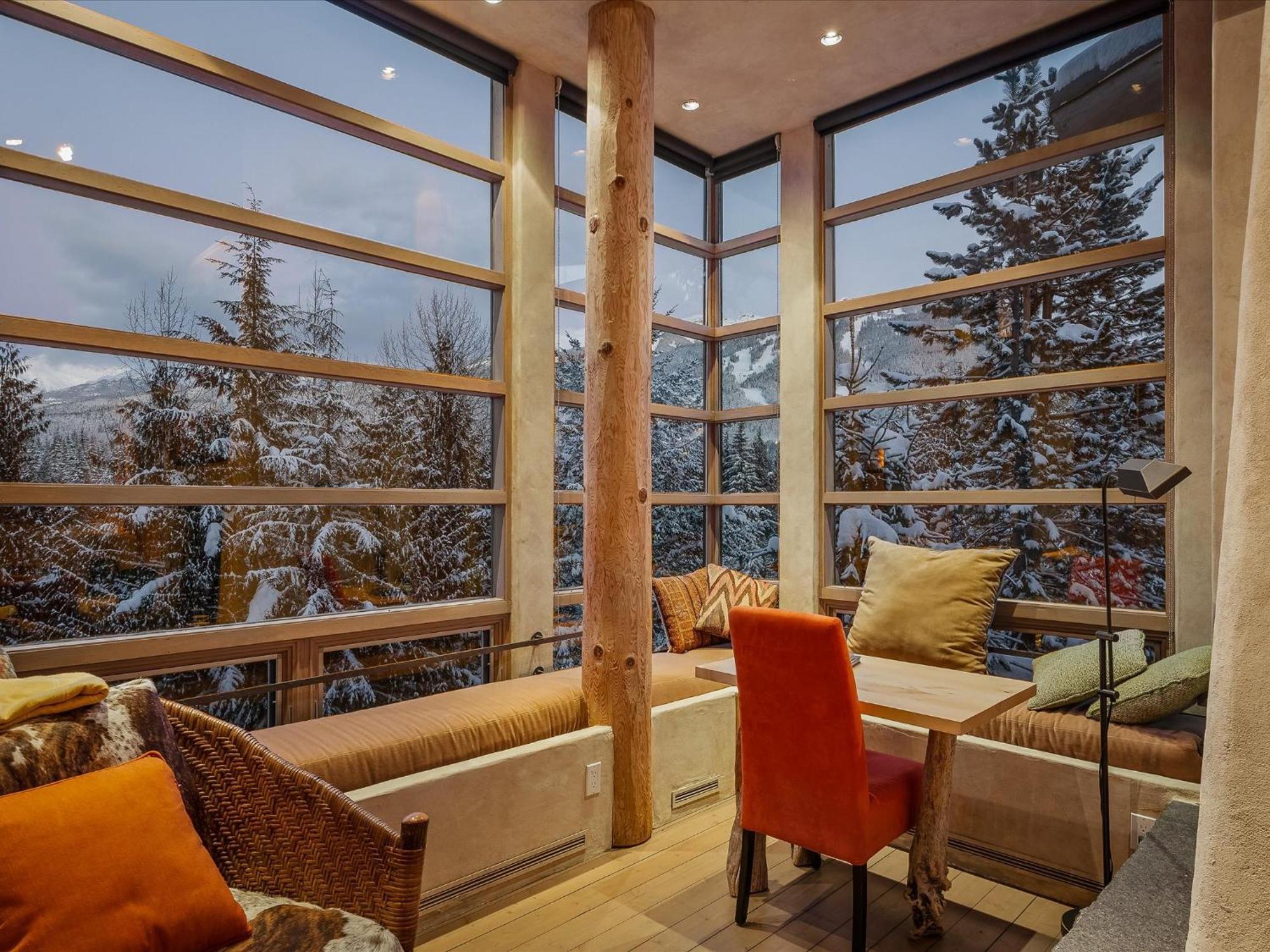 New Listing Unique Luxury 6 Bedroom Including 4 Bedrooms And Beautiful 2 Bedroom Chalet