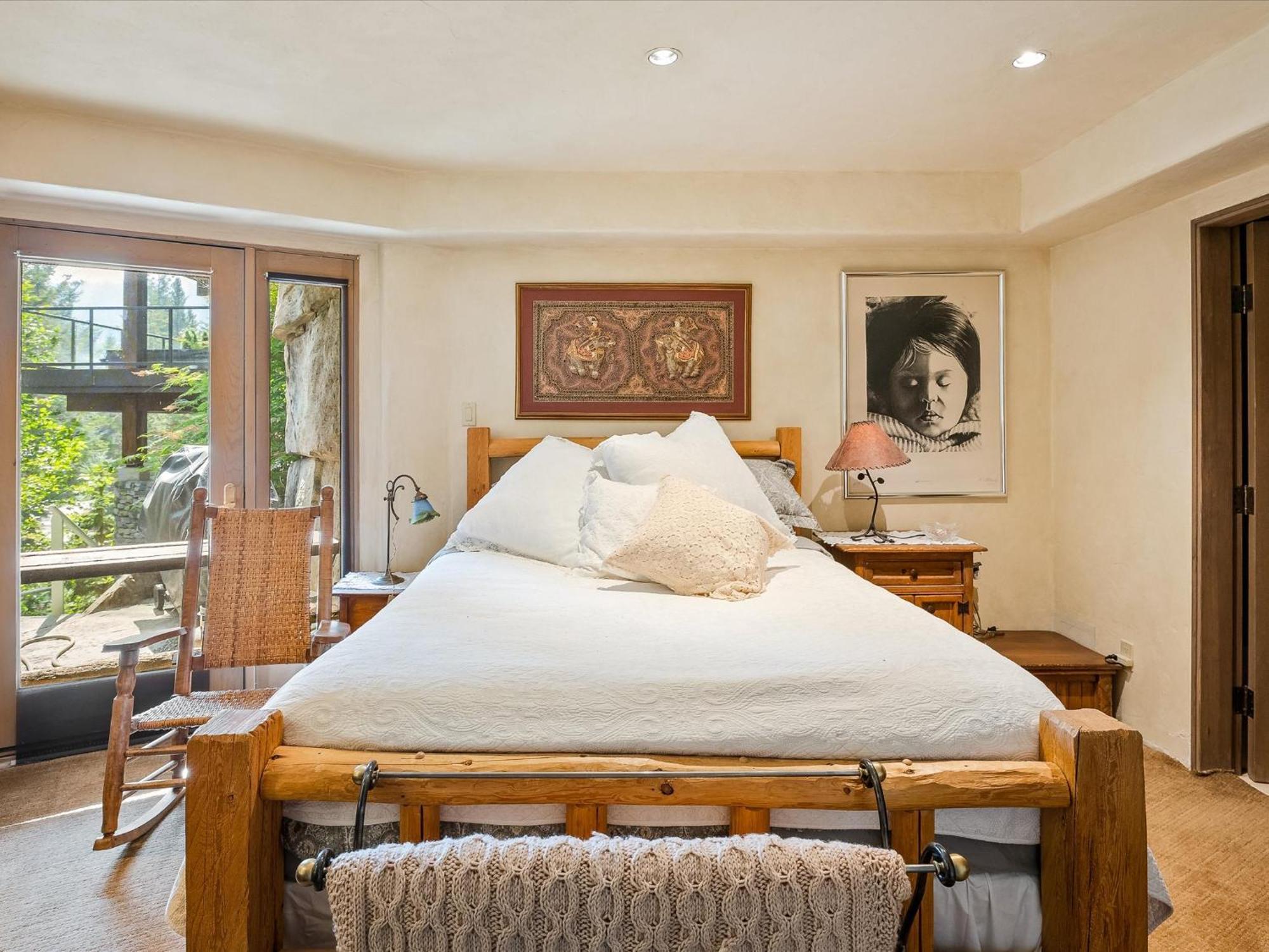 Chalet New Listing Unique Luxury 6 Bedroom Including 4 Bedrooms And Beautiful 2 Bedroom Whistler