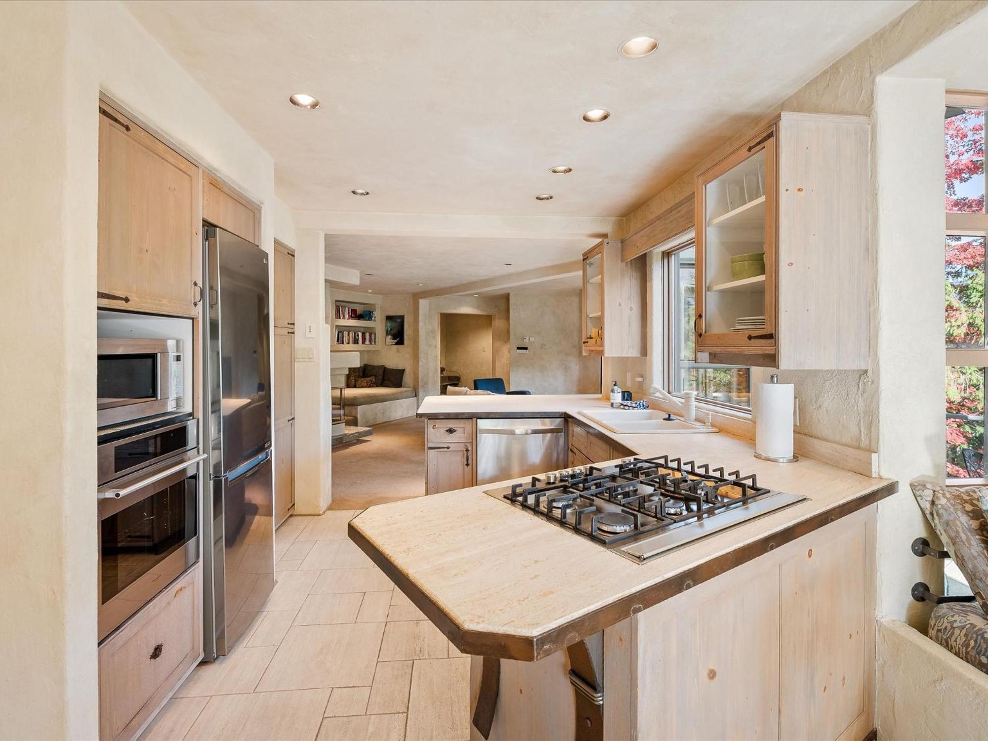 Chalet New Listing Unique Luxury 6 Bedroom Including 4 Bedrooms And Beautiful 2 Bedroom