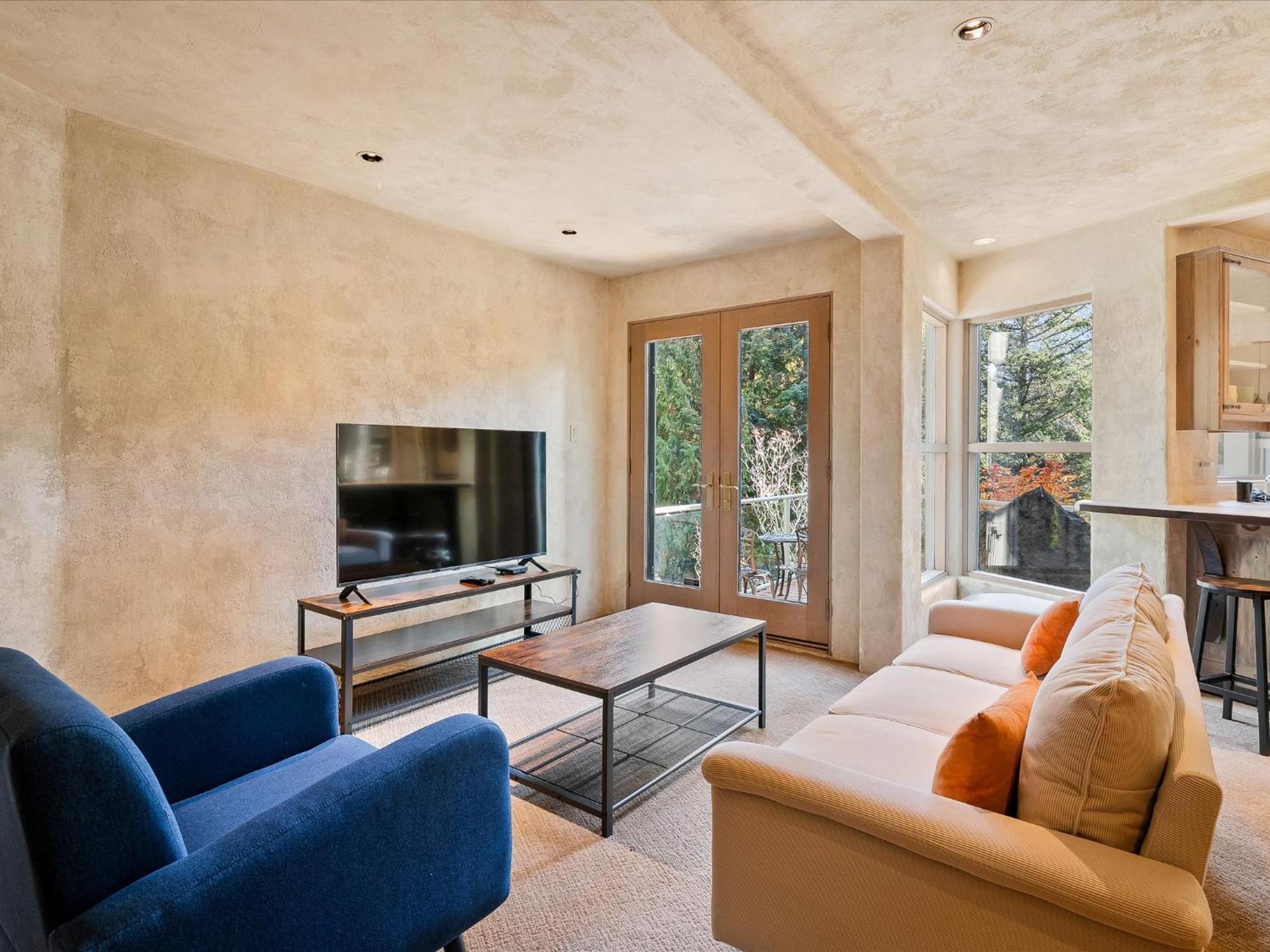 Chalet New Listing Unique Luxury 6 Bedroom Including 4 Bedrooms And Beautiful 2 Bedroom
