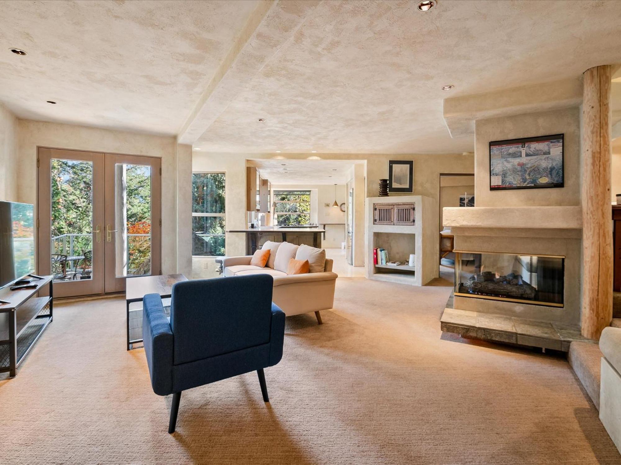 Chalet New Listing Unique Luxury 6 Bedroom Including 4 Bedrooms And Beautiful 2 Bedroom *